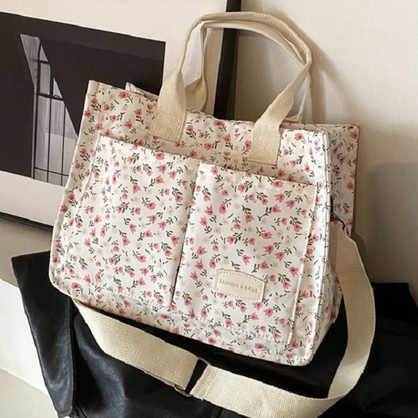 enduring popularity of tote bags 