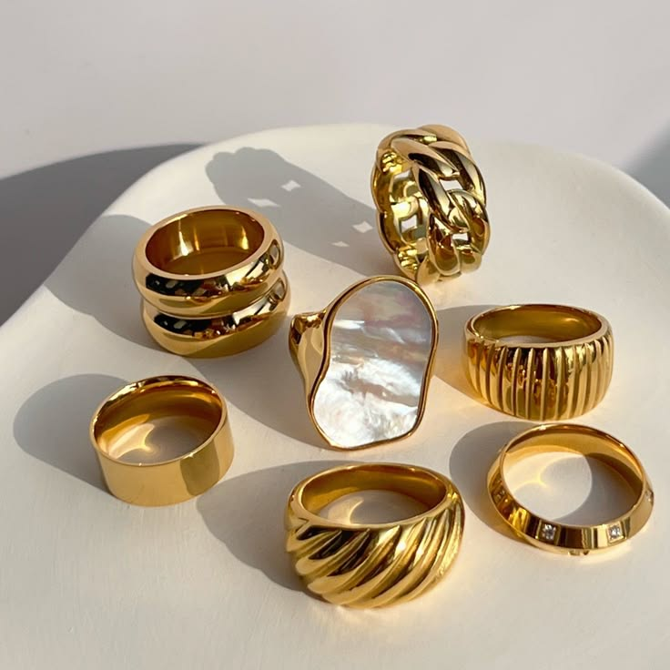 Learn the art of crafting exquisite gold jewelry 