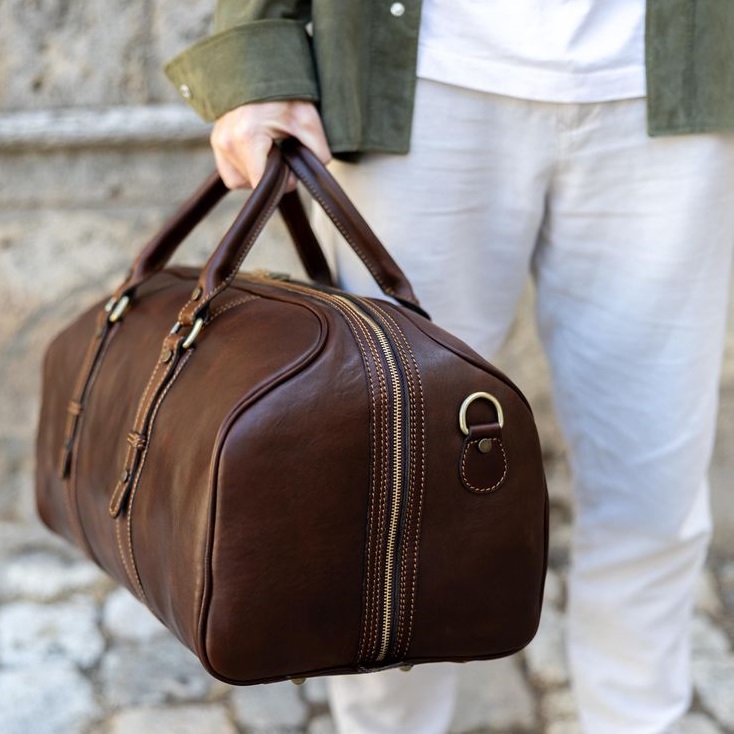 Explore the benefits of leather travel bags