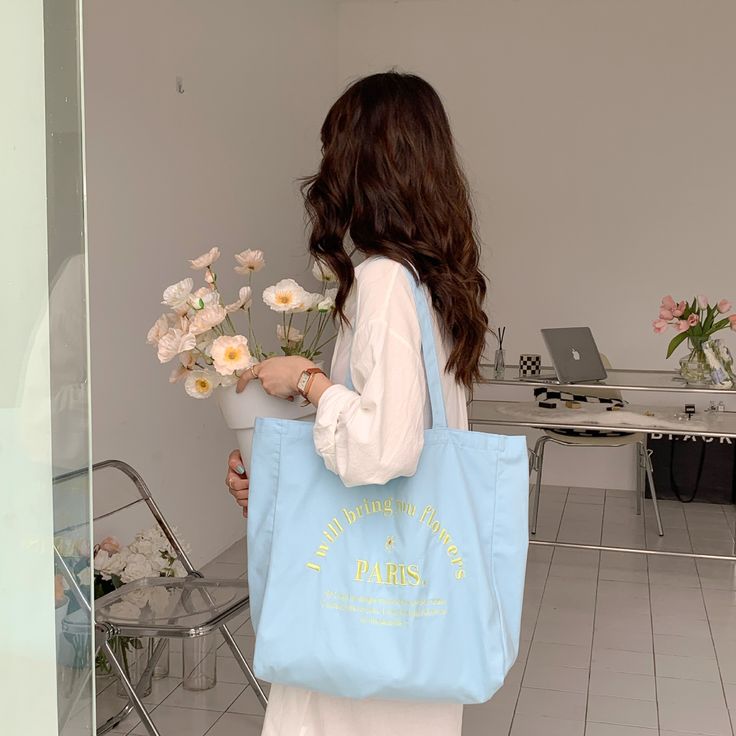 Discover the versatility and style of tote bags