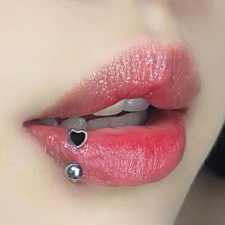 Discover if a vertical labret can harm your teeth