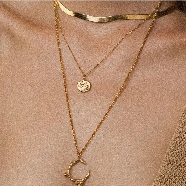 keep two necklaces from tangling