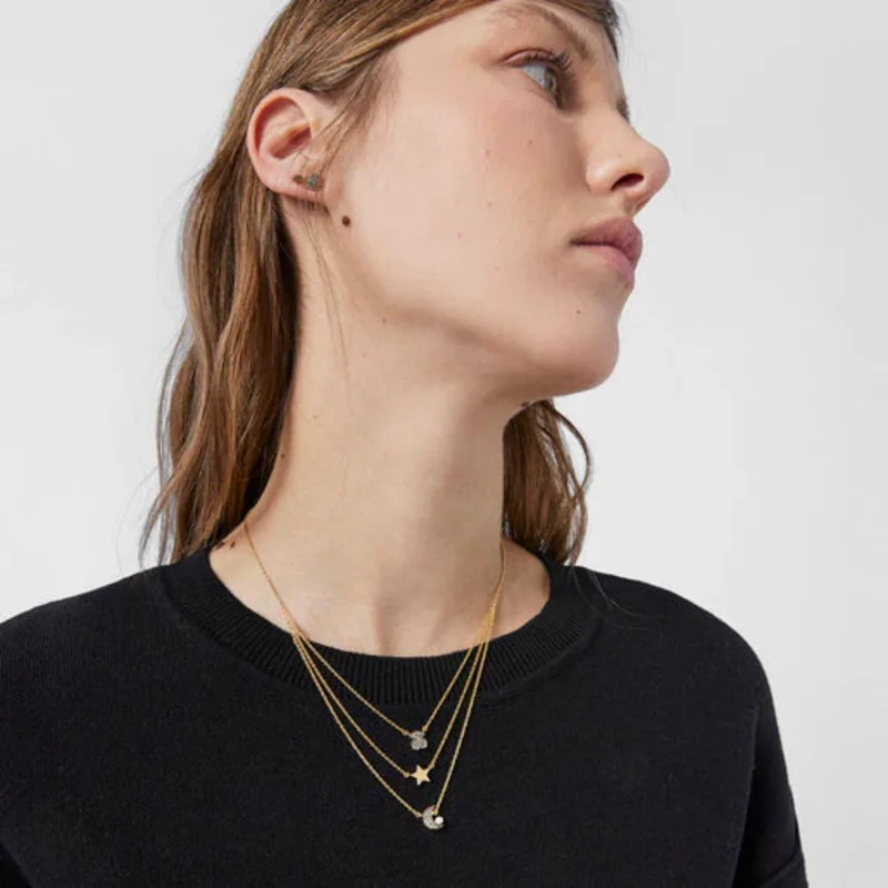 keep two necklaces from tangling