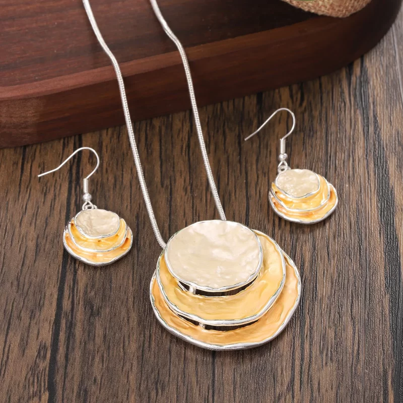 popular necklaces 2024
