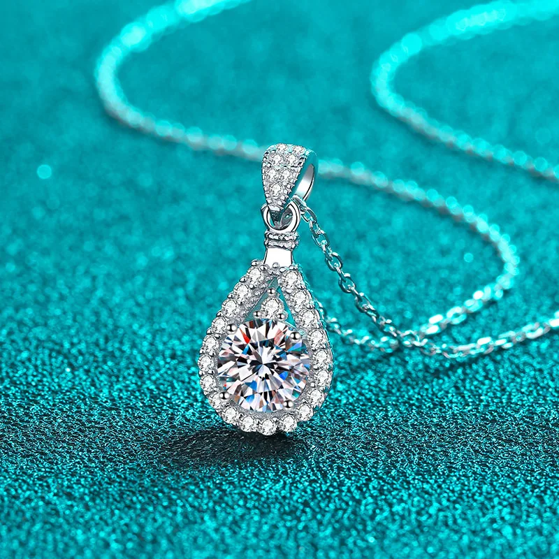 diamond pendant necklaces