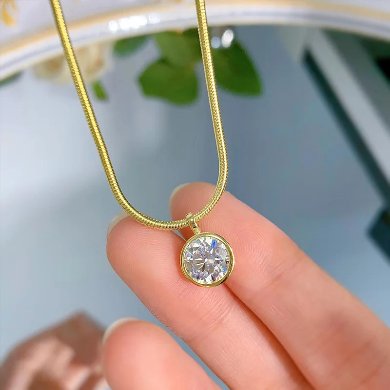 diamond pendant necklaces