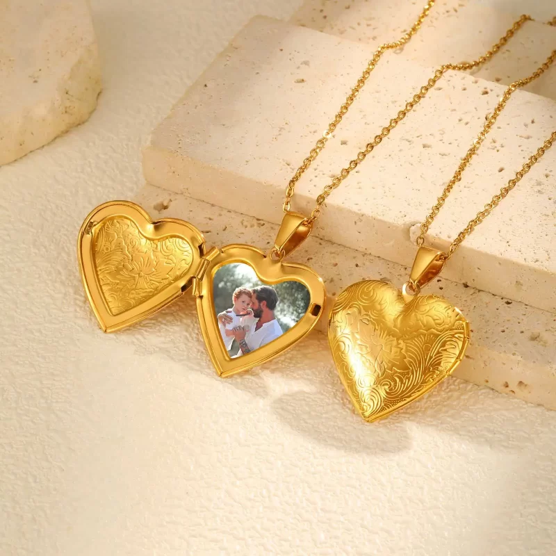 picture necklaces