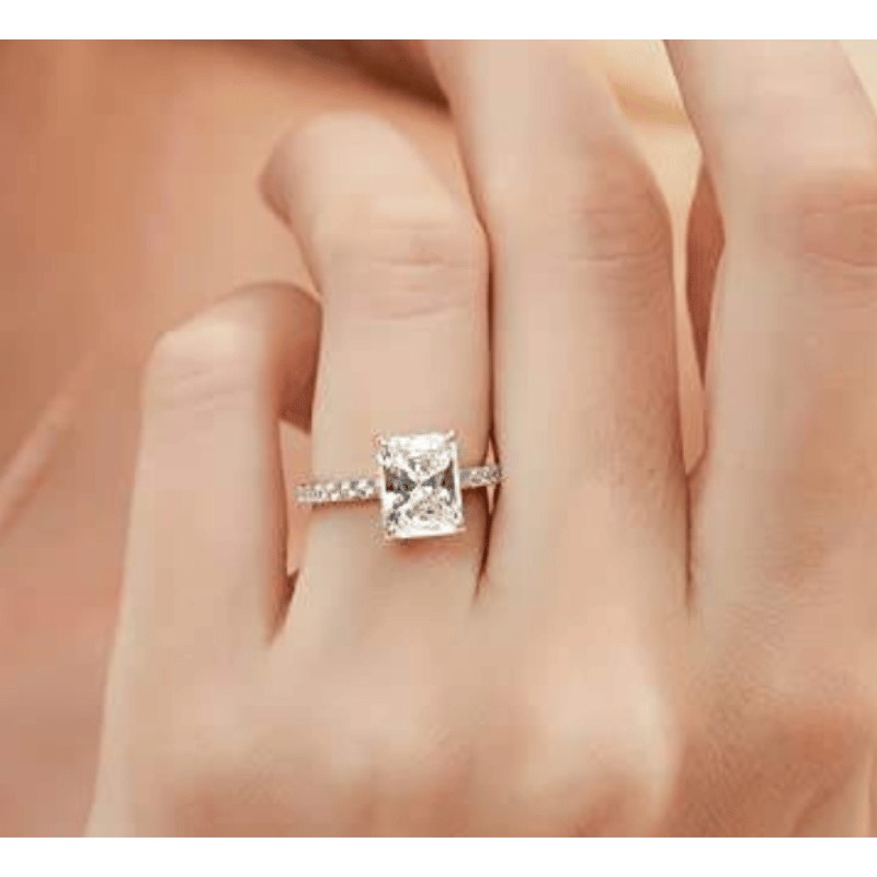 why do rings turn your finger green