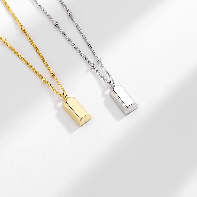 necklaces for square neckline