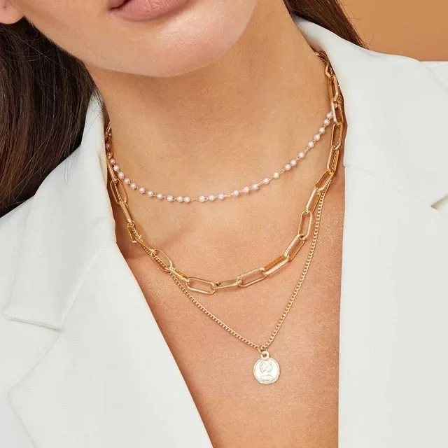 wear multiple necklaces