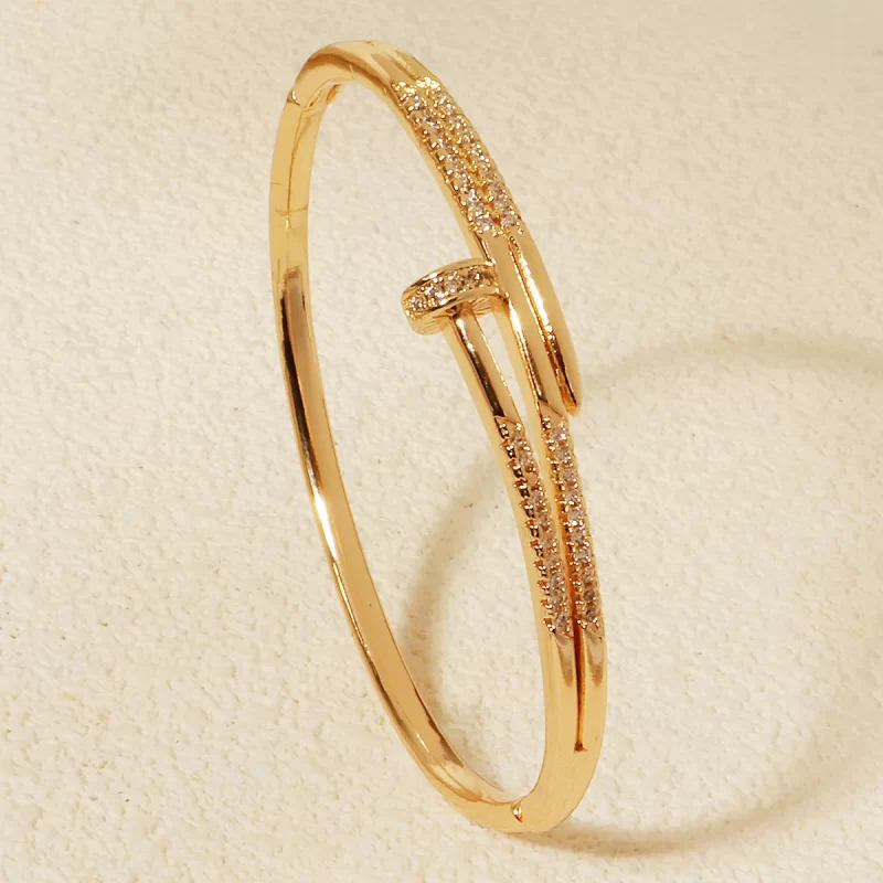 nail bracelet​