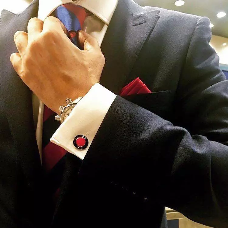 put on cufflinks