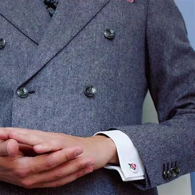 can you wear cufflinks with any shirt