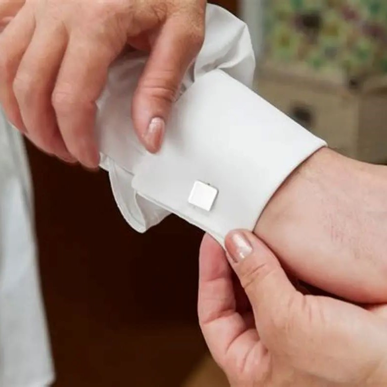 can you wear cufflinks with any shirt
