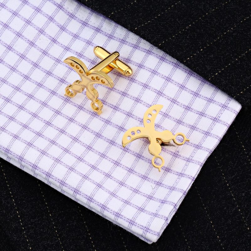 how do you put on cufflinks