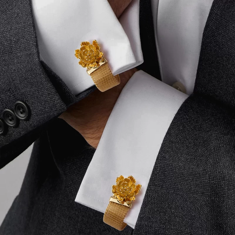 put on cufflinks