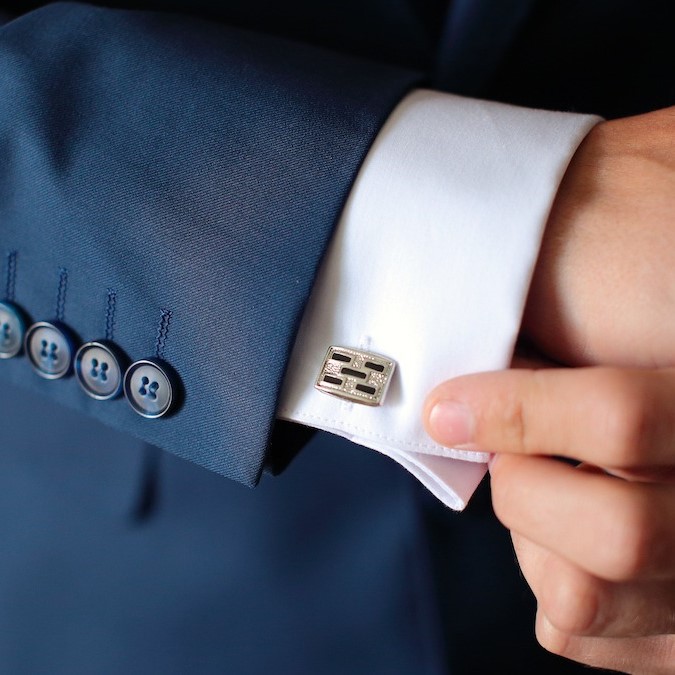 wear cufflinks on a regular shirt