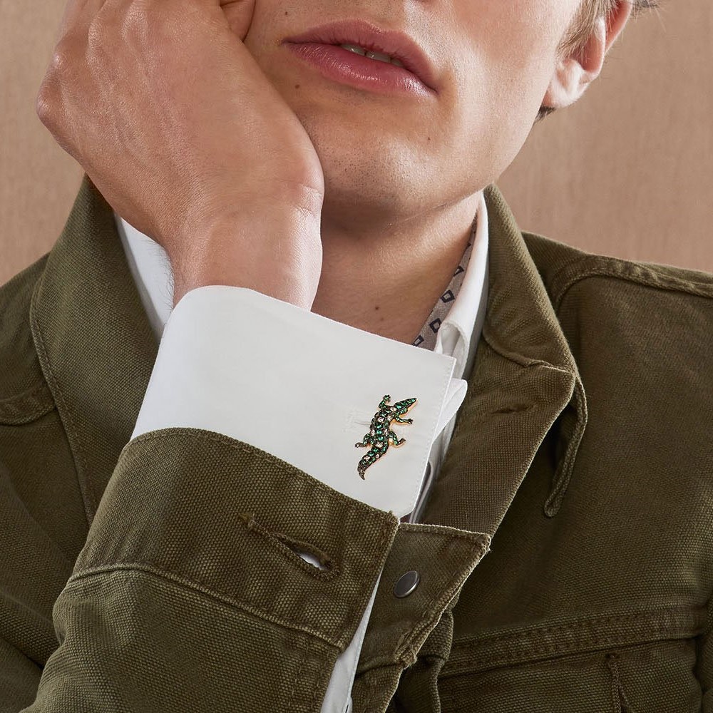 wear cufflinks on a regular shirt