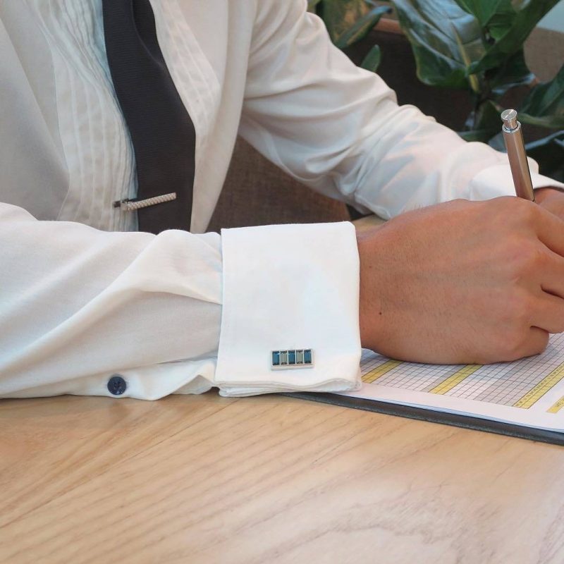 where do cufflinks go