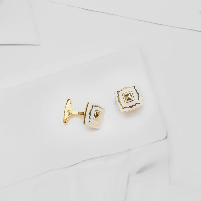 where do cufflinks go