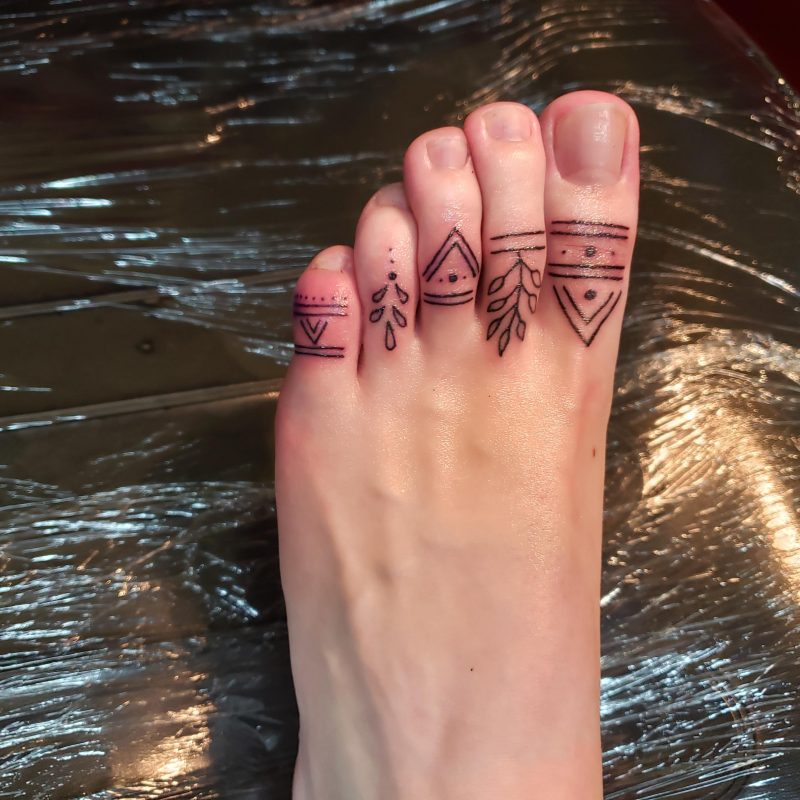 toe ring tattoos