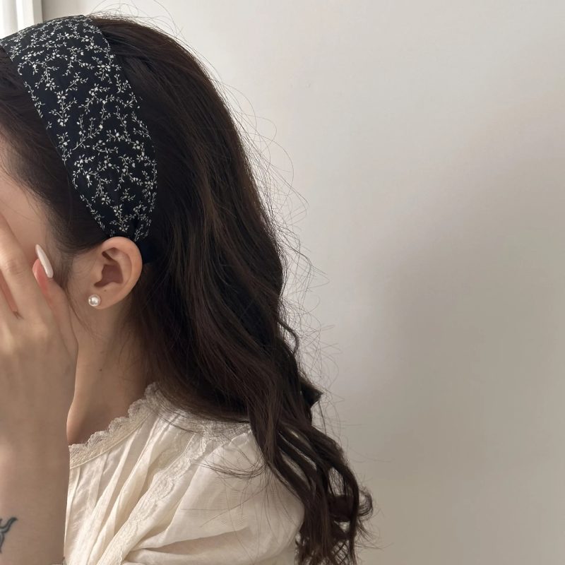 stylish headbands for short hair