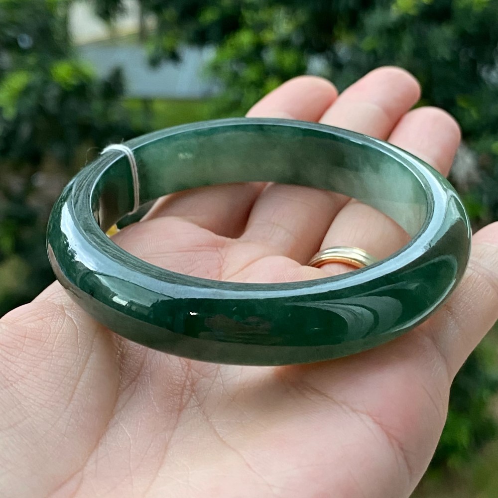 jade bangle bracelet