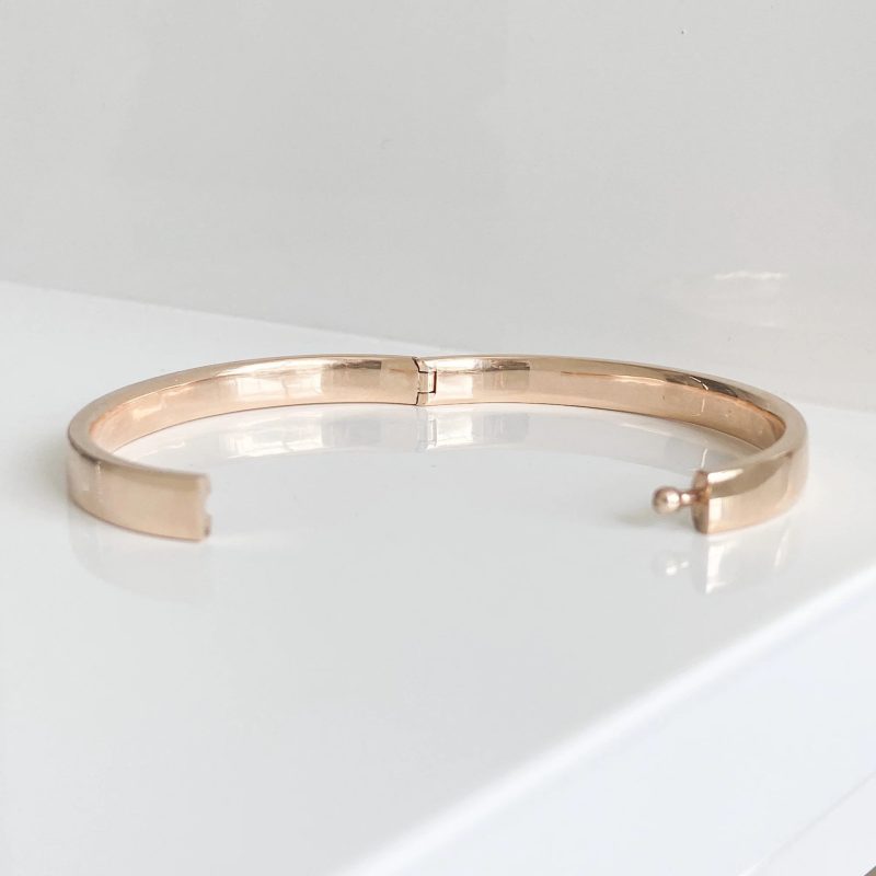 hinged bangle