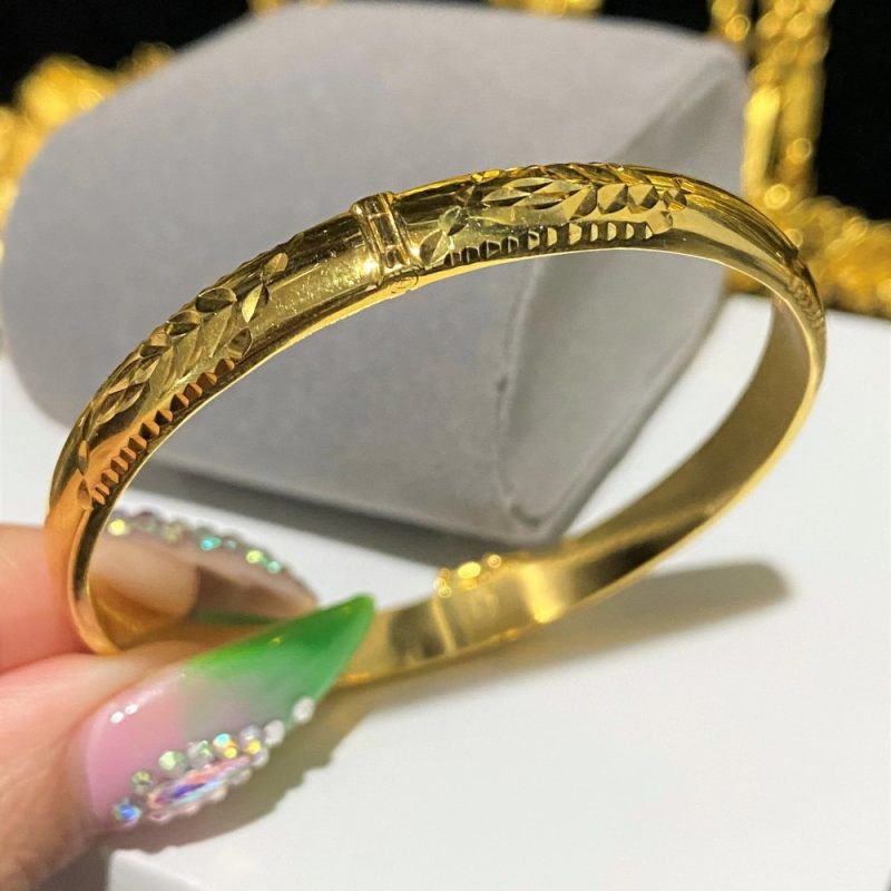 gold bangle bracelet