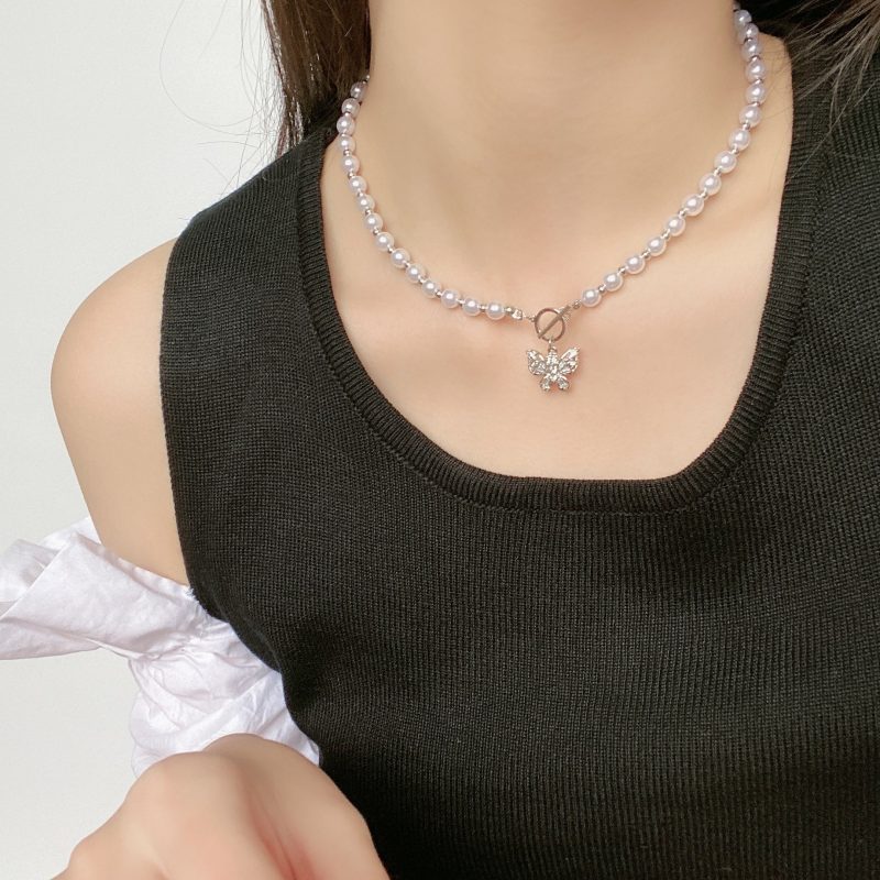 mini bas relief pearl choker