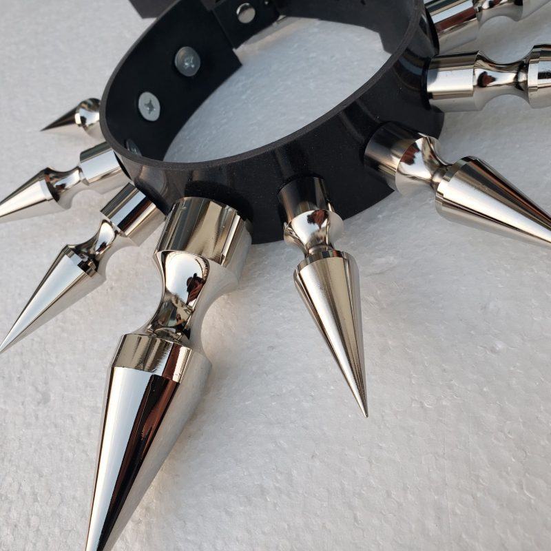 spiky choker