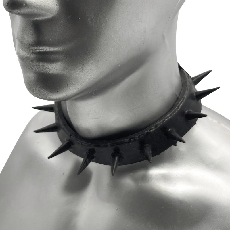 spiky choker