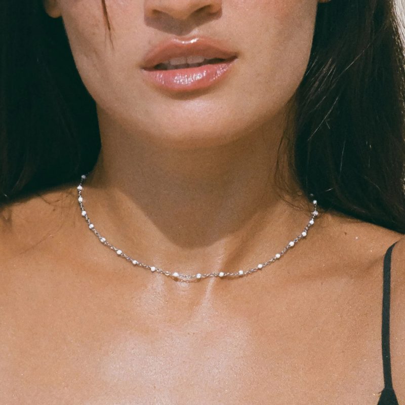 white choker