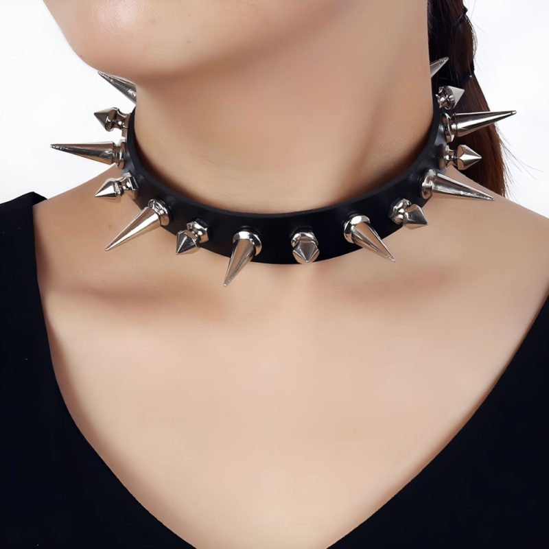 spiky choker