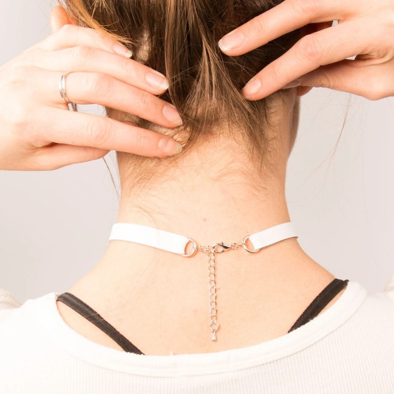 white choker