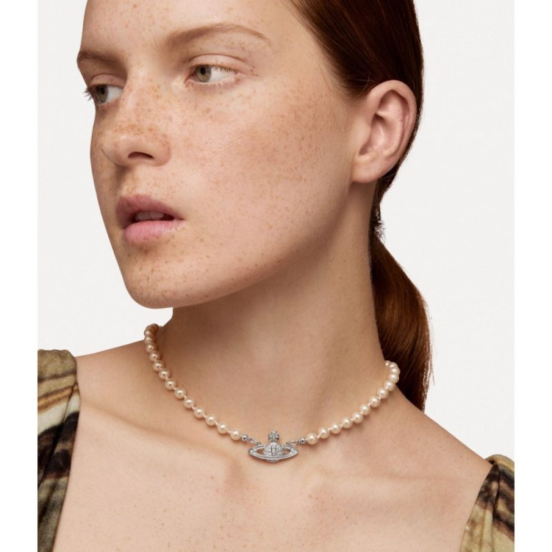 mini bas relief pearl choker