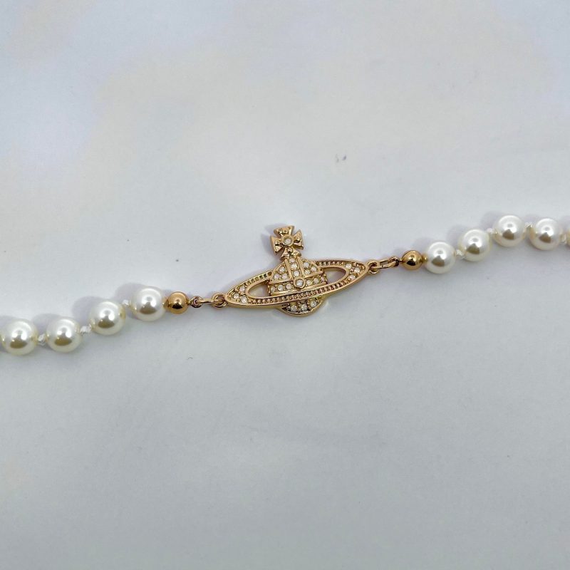 mini bas relief pearl choker