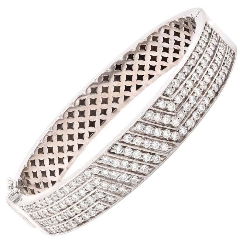 14kt white gold bangle bracelet