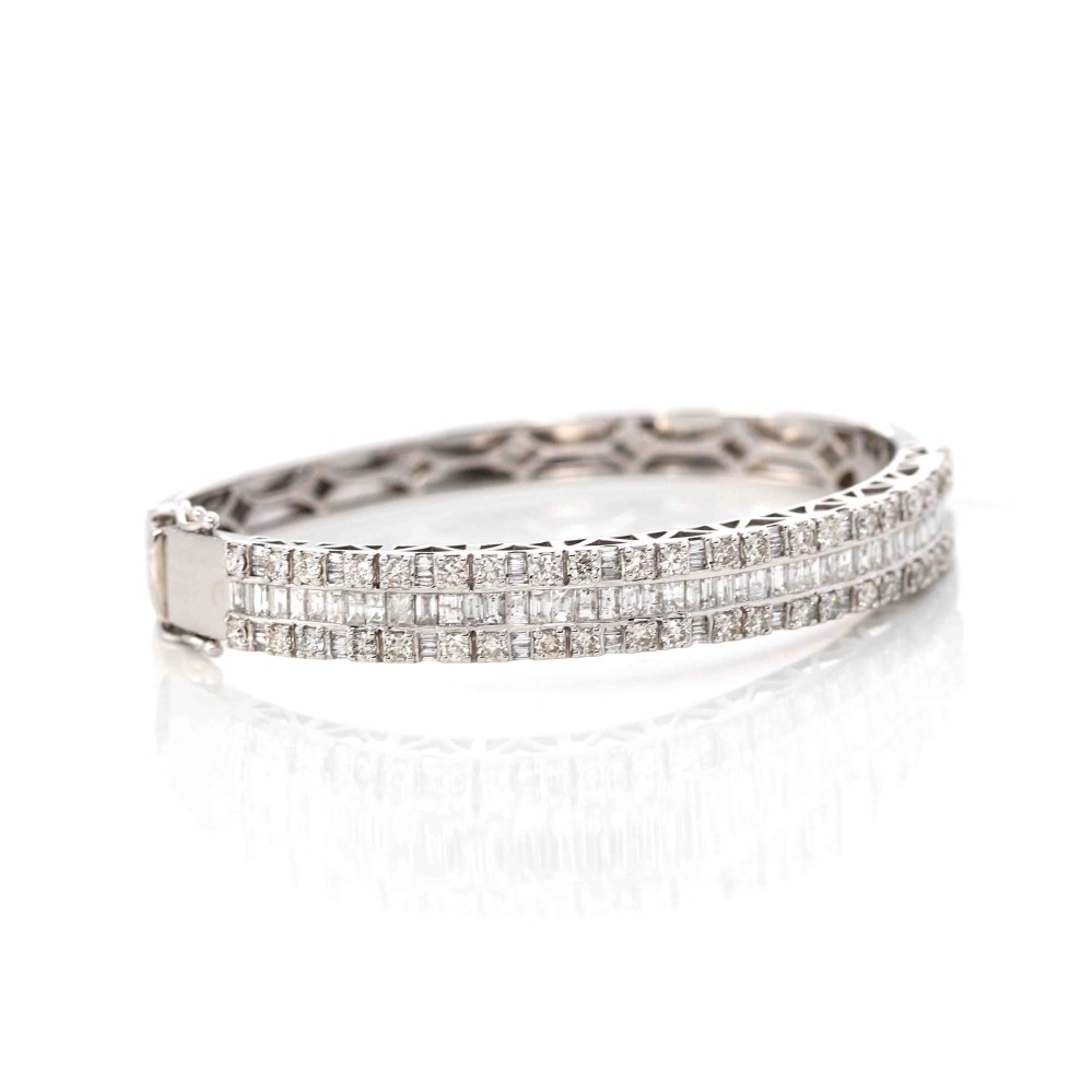14kt white gold bangle bracelet