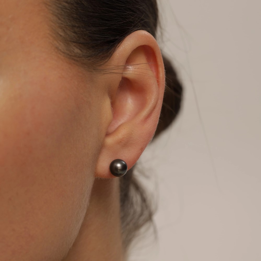 black pearl earrings